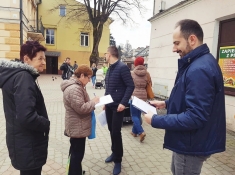 Podpisy pod wnioskiem do Wojewody o wsparcie komunikacji zbiorowej w Gminie Lesko